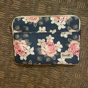 Laptop carrying case